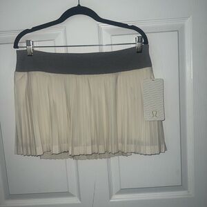 lululemon Cream and Gray Mini Skort.
Skirt with shorts attached.